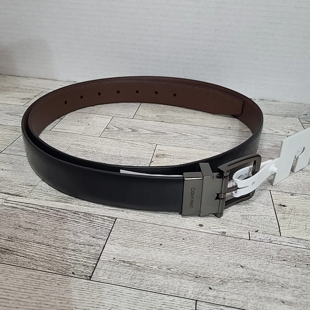 Calvin Klein Mens XL 42-44 Reversible Belt Black Brown Sleek Office Business NWT